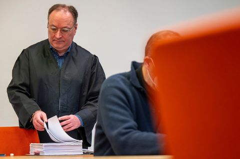 Das Gericht verurteilte den Angeklagten zu einer Haftstrafe. Foto: Peter Kneffel/dpa