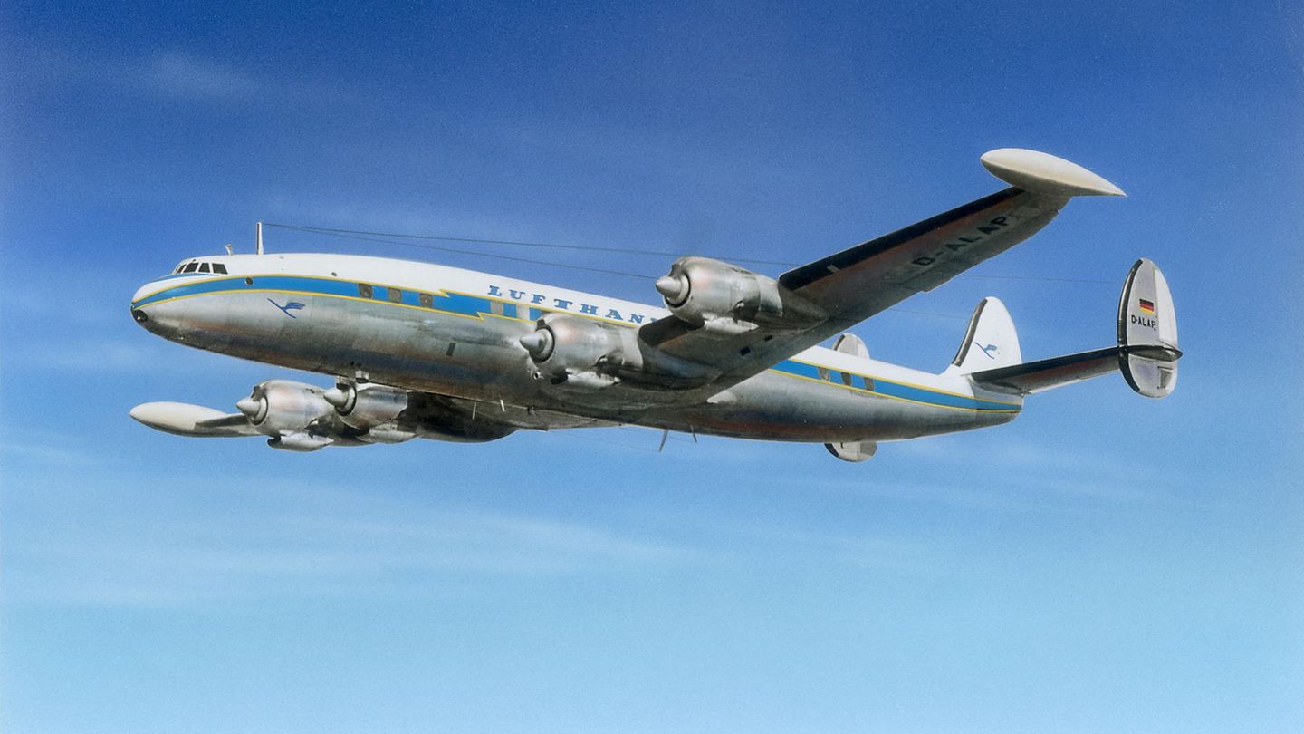 Eine Lufthansa-Constealltion im Flug