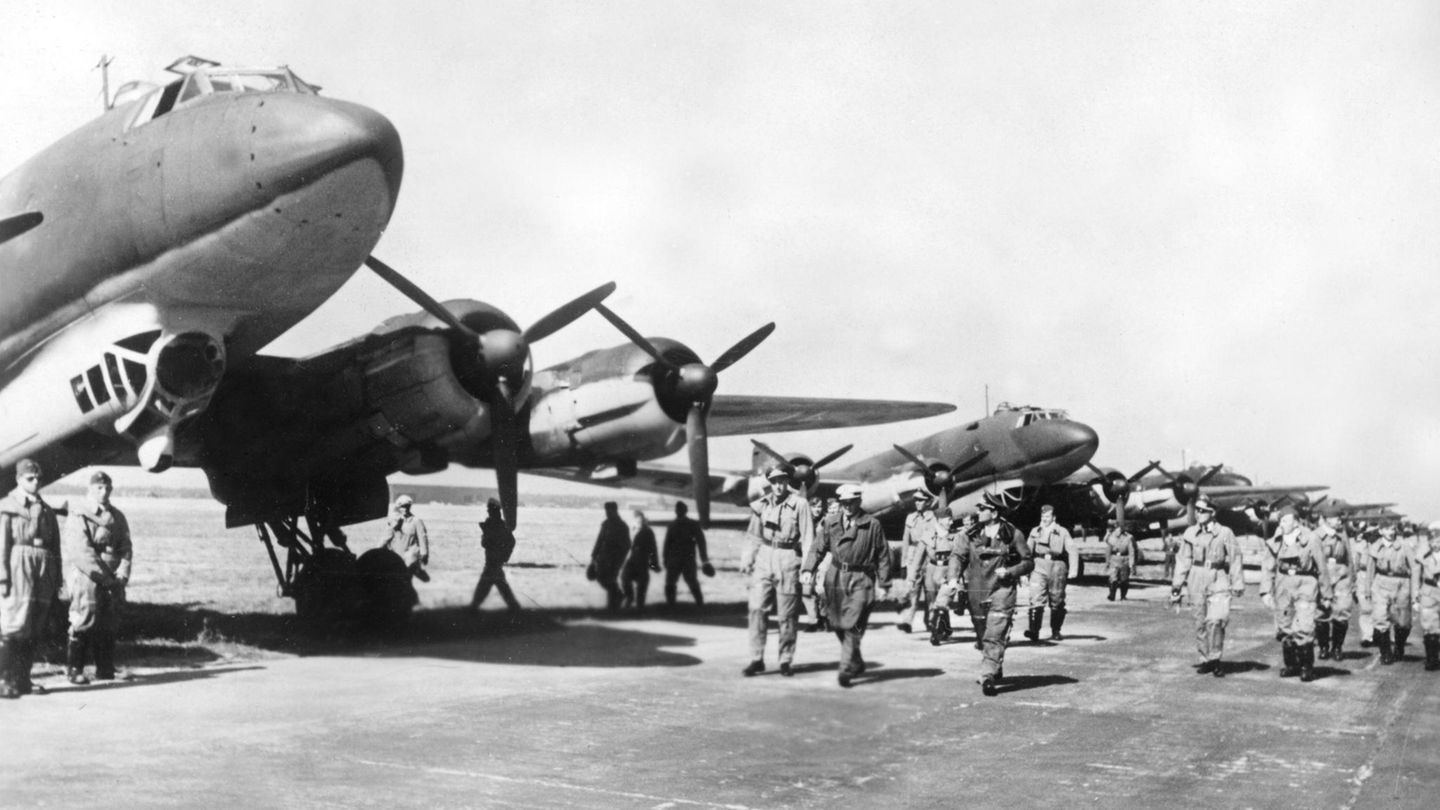 Focke Wulf 200 als Fernaufklärer auf einem französischen Flugplatz