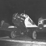 Eine Junkers G 24 nachts auf der Startbahn