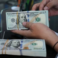 Jugendliche haben in der russischen Hauptstadt Moskau eine Damenhandtasche mit 88.000 Dollar Bargeld gefunden. (Symbolbild) Foto