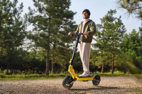Wenn Menschen ihre vier Wände verlassen, sind sie inzwischen fast immer auch von Technik begleitet, hier der E-Scooter 6 Ultra