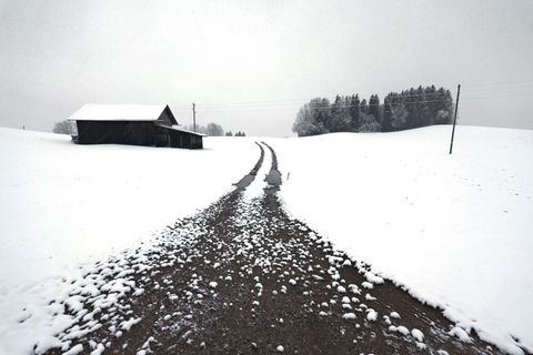 Selbst in niedrigeren Lagen im Alpenvorland, wie hier im Allgäu, hatte es in den vergangenen Tagen geschneit. (Archivbild) Foto: