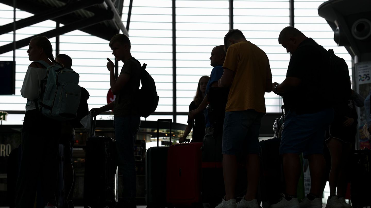 Zum Osterferienstart sind an den Flughäfen Leipzig/Halle und Dresden zahlreiche Flüge zu beliebten Urlaubszielen geplant. (Symbo