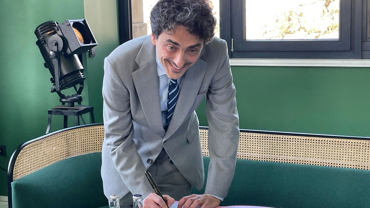 Der italienische Dirigent Francesco Angelico wird neuer Generalmusikdirektor der Staatsoper Hannover - von der Saison 2026/2027