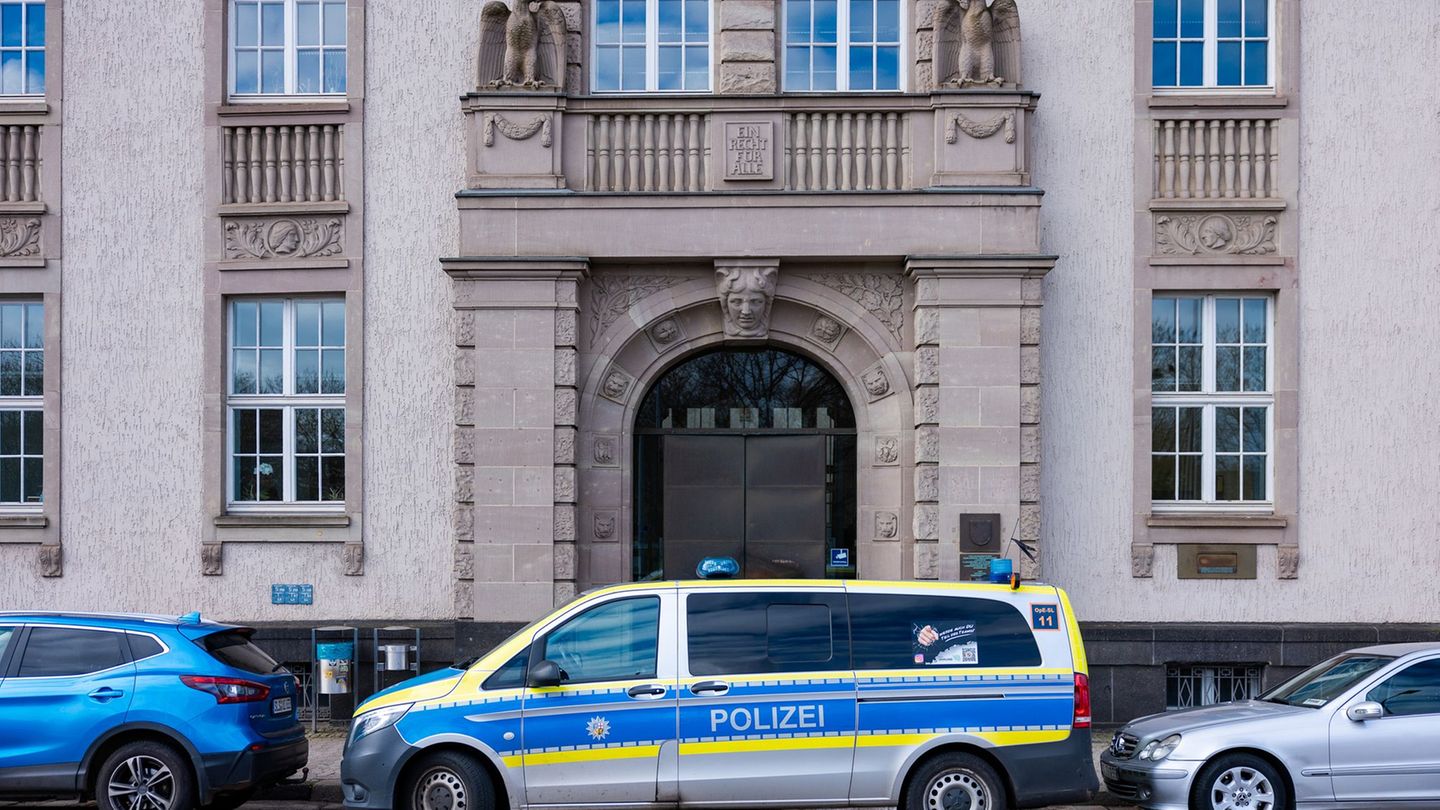 Nach dem Urteil im Prozess um einen erschossenen Polizisten in Völklingen betont Innenminister Jost, die Entscheidung des Gerich