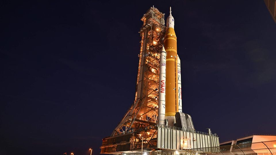 XXL-Rakete fliegt zum Mond