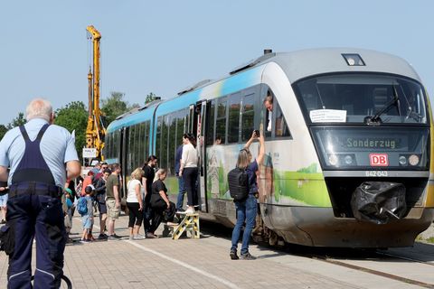 Nach Sonderfahrten im vergangenen Jahr soll es diesen Sommer regelmäßige Zugfahrten zwischen Greifswald und Lubmin geben. (Archi