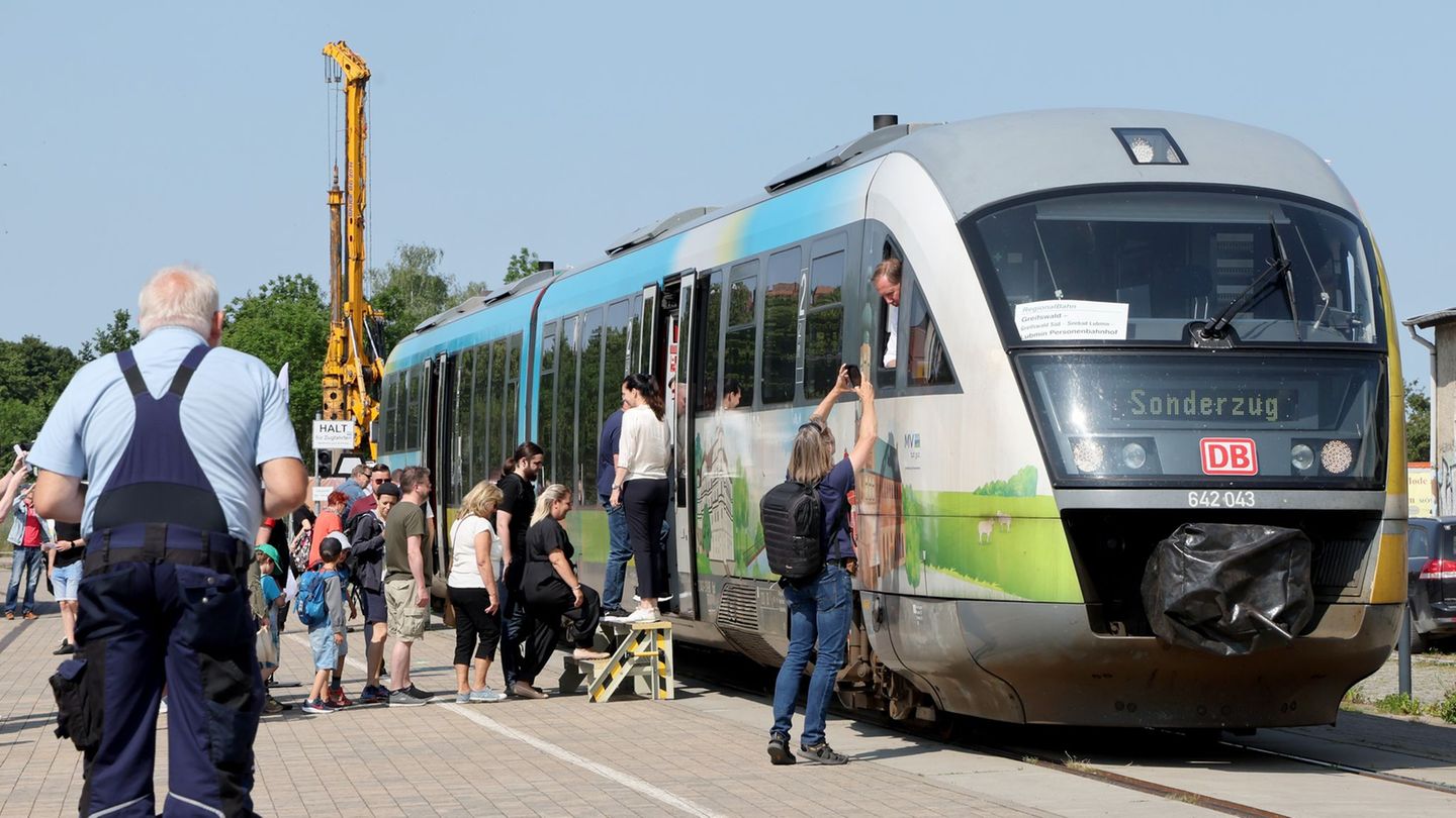 Nach Sonderfahrten im vergangenen Jahr soll es diesen Sommer regelmäßige Zugfahrten zwischen Greifswald und Lubmin geben. (Archi