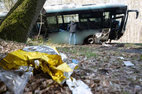 Sieben Menschen werden bei dem Unfall verletzt Foto: Florian Wiegand/dpa