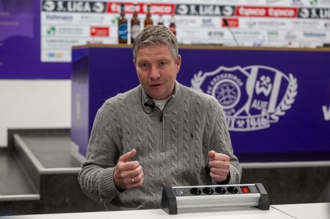 Die Zukunft von Michael Tarnat, Sport-Geschäftsführer von Erzgebirge Aue, ist geklärt. (Archivbild) Foto: Matthias Koch/dpa