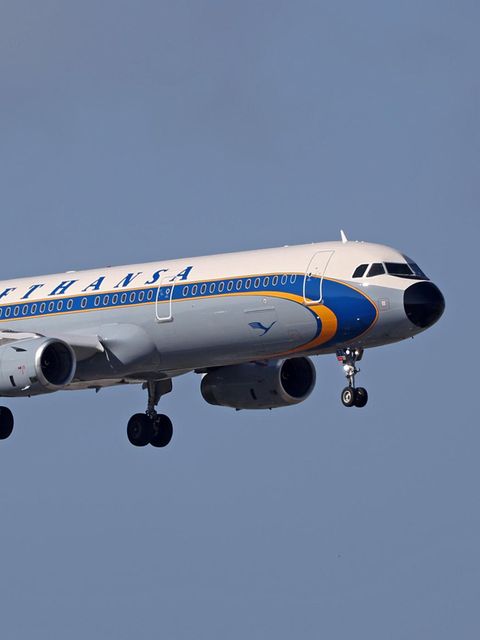 Ein moderner Airbus in den alten Farben der Lufthansa