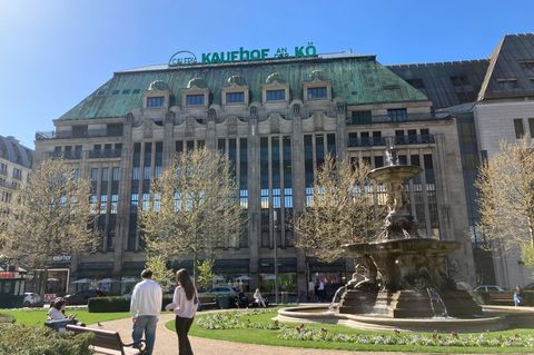 In dieses Warenhaus auf der legendären Düsseldorfer „Kö“ drangen die Diebe ein