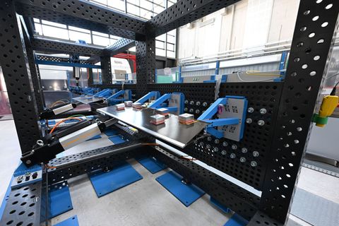 Bis zu drei Steuerflächen können gleichzeitig getestet werden. Foto: Carmen Jaspersen/dpa