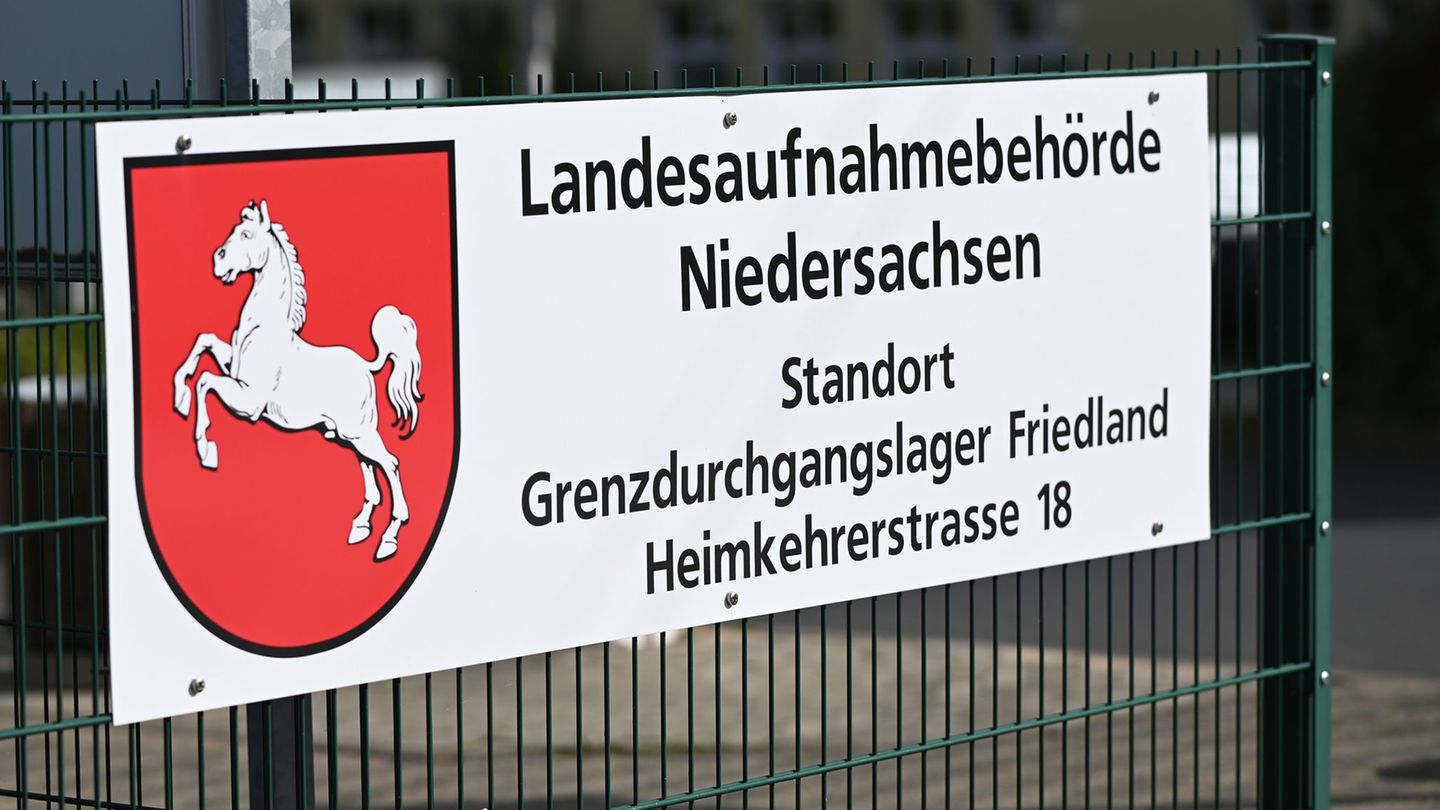 Im Grenzdurchgangslager kommen seit Jahren Spätaussiedler an. (Archivbild) Foto: Swen Pförtner/dpa