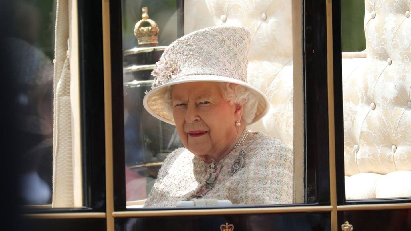 Queen Elizabeth II.: Bei Telefongesprächen mit Harry auf der Hut?