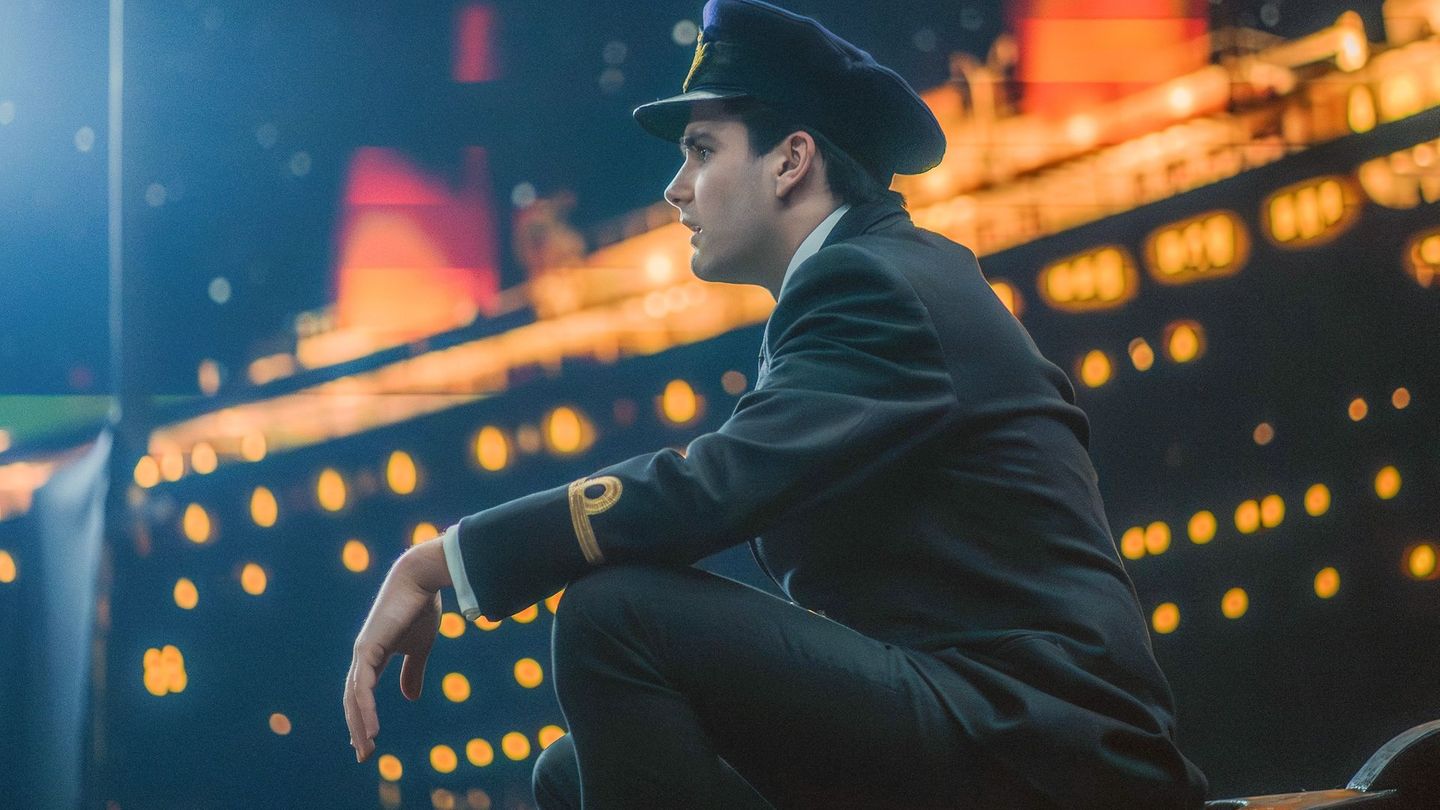 Offizier Harold Lowe (Oisin Thompson) ist einer der wenigen, die zur sinkenden "Titanic" zurückkehren, um Überlebende aufzunehmen.