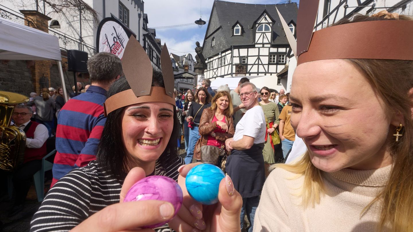 Welches Ei hält stand? In Winningen an der Mosel werden gefärbte Exemplare gegeneinander gedrückt, Eierkibben nennt sich das. (A