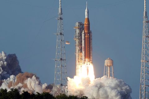 Erstmals seit mehr als 50 Jahren sind wieder Menschen auf dem Weg zum Mond.D Foto: Chris O'Meara/AP/dpa