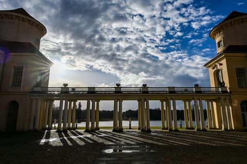 Am Karfreitag ziehen über Berlin und Brandenburg wieder Wolken auf. (Symbolbild) Foto: Jens Kalaene/dpa