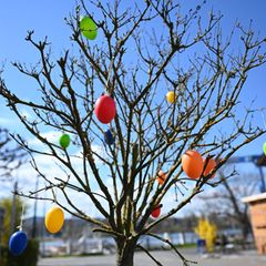 Die Sonne zeigt sich teilweise an Ostern, aber auch mit Regen müssen die Menschen in Hessen rechnen. (Symbolbild) Foto: Uwe Zucc