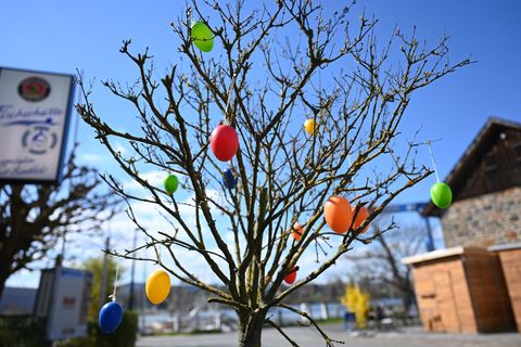 Die Sonne zeigt sich teilweise an Ostern, aber auch mit Regen müssen die Menschen in Hessen rechnen. (Symbolbild) Foto: Uwe Zucc