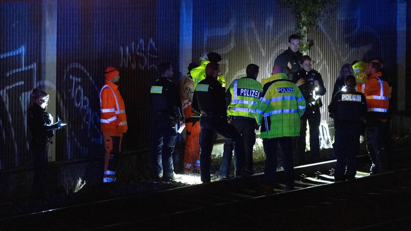 Vom RE erfasst: Gleisarbeiter bei Bahnunfall schwer verletzt