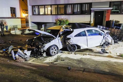 Polizei: Verfolgungsfahrt endet mit schwerem Unfall. Foto: Karsten Schmalz/KS-Images.de/dpa