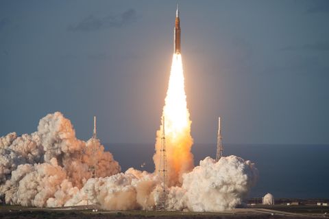 Start der "Artemis 2"-Rakete