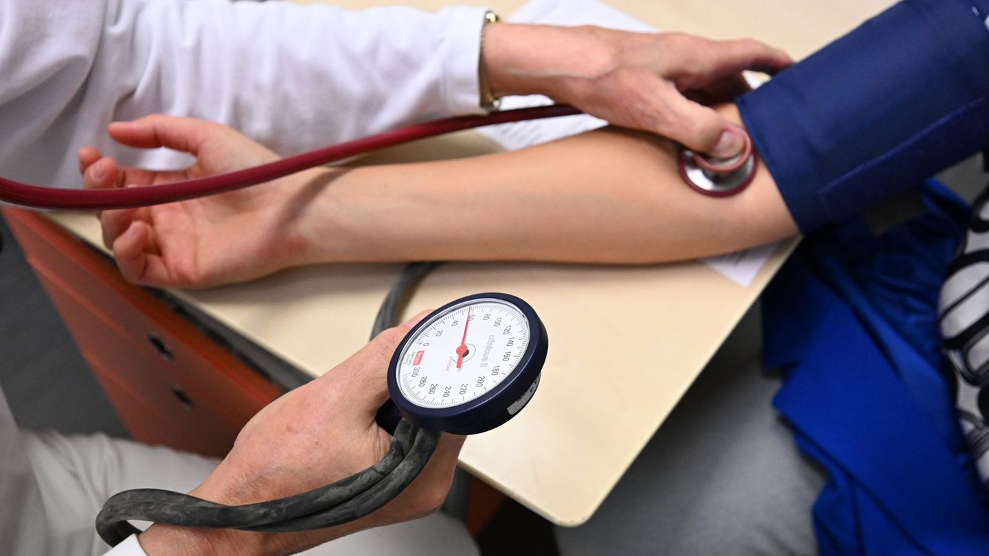 Fast die Hälfte der Gesundheitsausgaben entfiel 2024 auf ambulante Einrichtungen wie Arztpraxen. (Symbolbild) Foto: Bernd Weißbr