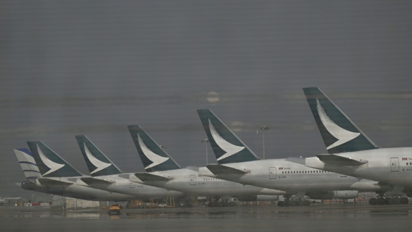 Airlines erhöhen Treibstoffzuschläge - Lufthansa weniger von Kerosin-Preisanstieg betroffen