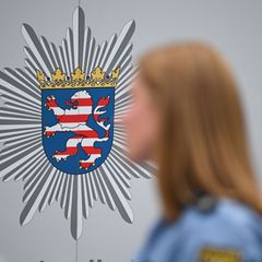Für Polizisten, Lehrer und Richter gilt die neue hessische Sperre bei Stellenwiederbesetzungen nicht. (Symbolbild) Foto: Arne De