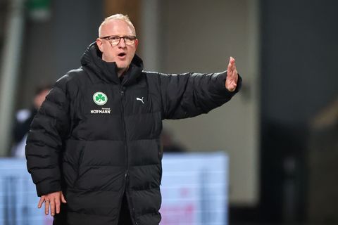 Heiko Vogel konnte mit Fürth zuletzt mehrfach gegen die Topteams punkten. (Archivbild) Foto: Daniel Karmann/dpa