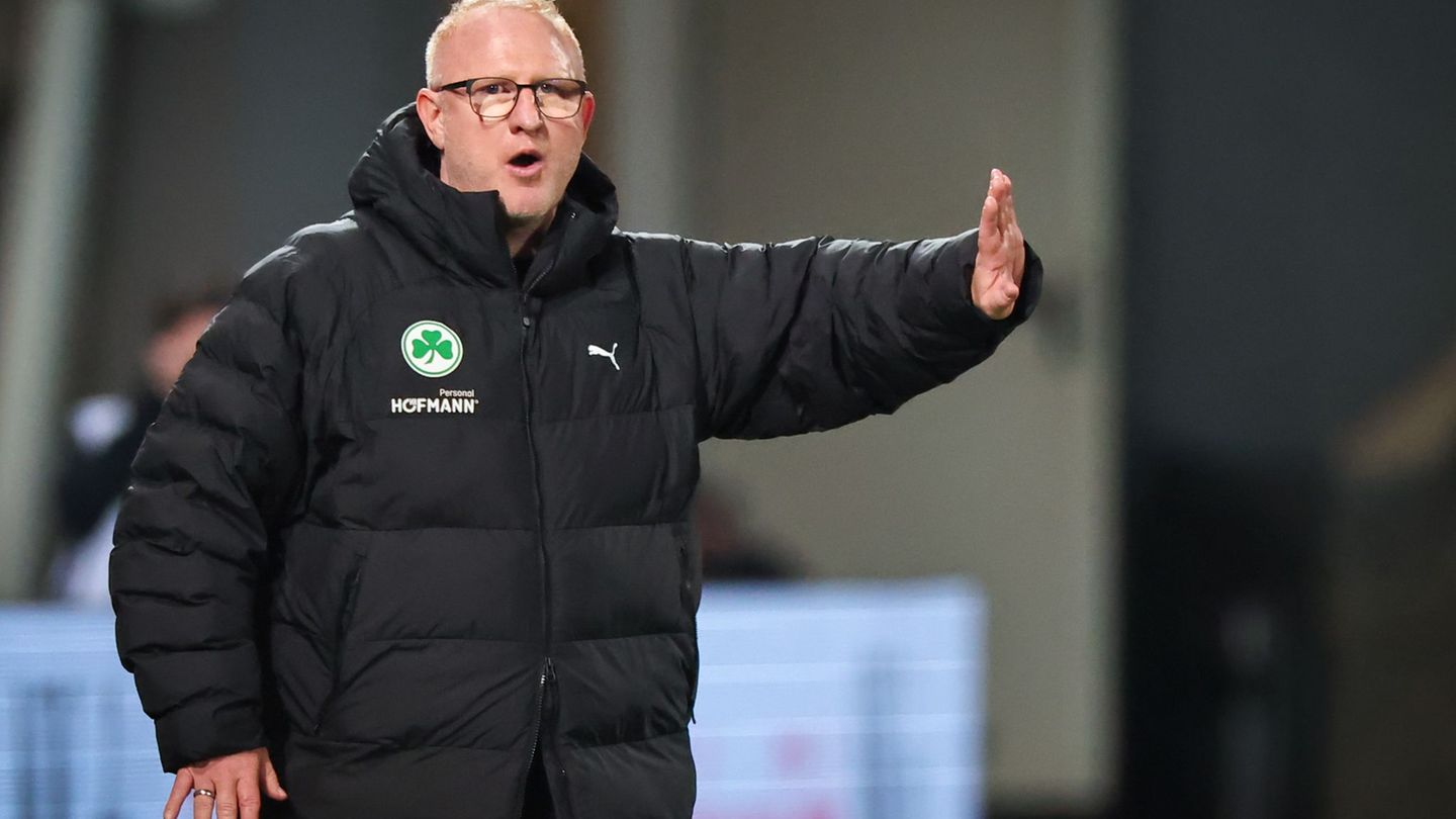 Heiko Vogel konnte mit Fürth zuletzt mehrfach gegen die Topteams punkten. (Archivbild) Foto: Daniel Karmann/dpa