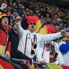 Wer bei der WM im Stadion dabei sein will, muss viel Geld bezahlen. (Archivbild) Foto: Jan Woitas/dpa