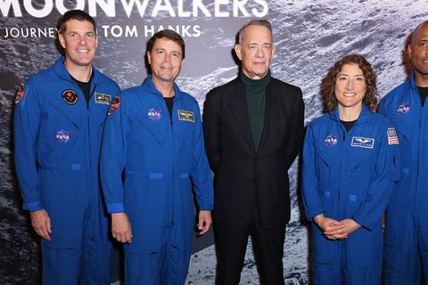 Tom Hanks (Mitte) hat die Crew der Artemis II schon mehrfach getroffen.