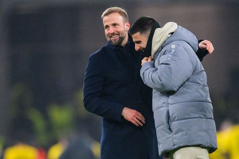 Für VfB-Trainer Hoeneß (l) ist sein Stürmer Undav ein Unterschiedsspieler. (Archivbild) Foto: Tom Weller/dpa