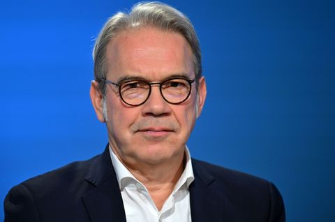 Der Rückgang bei der Zahl politisch motivierter Kriminalität erklärt sich Innenminister Georg Maier (SPD) vor allem auch damit,