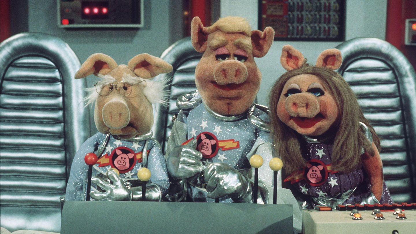 Szene aus der „Muppet-Show“ mit den Schweinen im Weltall