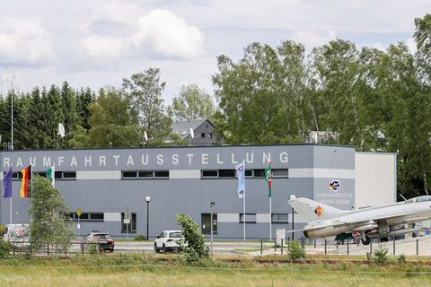 Zum Start von "Artemis 2" zeigt die Deutsche Raumfahrtausstellung Morgenröthe-Rautenkranz Ausstellungsstücke über den Mond. (Arc