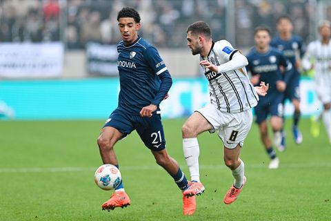 Leihspieler Francis Onyeka (l) ist einer der erfolgreichsten Bochumer Profis in dieser Saison. (Archivbild) Foto: Uwe Anspach/dp