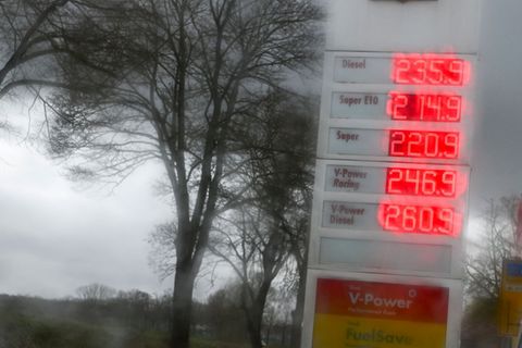 Ein sächsischer CDU-Politiker fordert einen Spritpreisdeckel wie in Polen. (Archivbild) Foto: Jens Kalaene/dpa