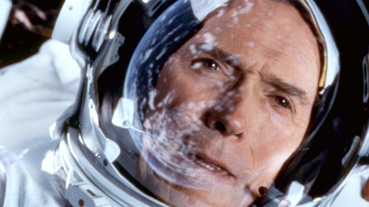 Filmszene aus „Space Cowboys" mit Clint Eastwood