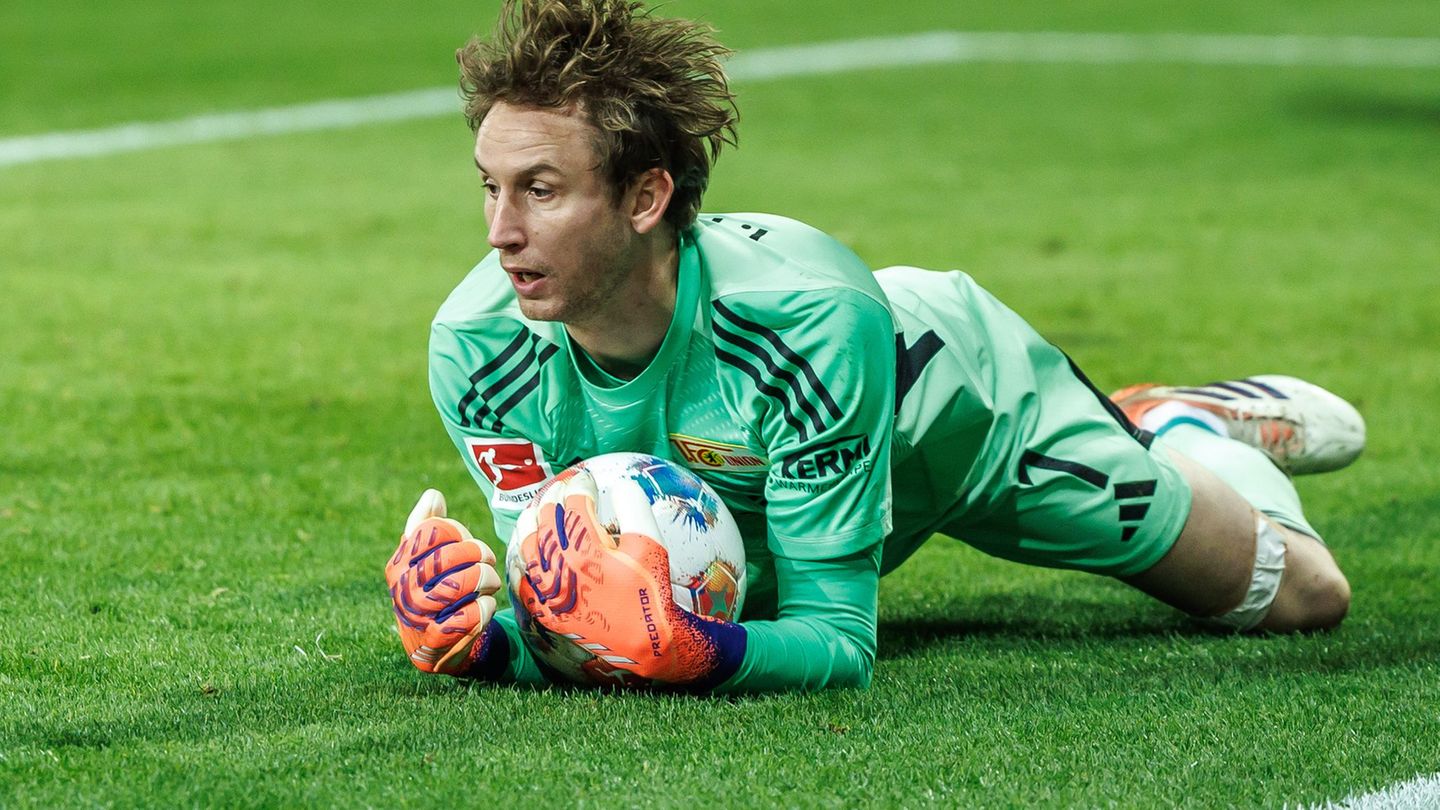 Seit 2021 bei Union Berlin: Frederik Rönnow. (Archivbild) Foto: Andreas Gora/dpa