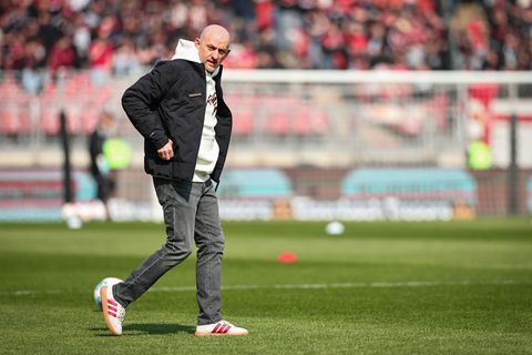Torsten Lieberknecht trifft am Samstag auf seinen Vorgänger auf der Lauterer Trainerbank (Archivbild). Foto: Daniel Karmann/dpa