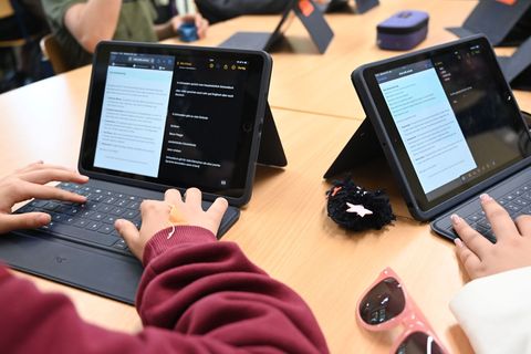Zugang zum KI-Chatbot "telli" sollen Schülerinnen und Schüler nur über ihre Lehrer erhalten. (Symbolbild) Foto: Carmen Jaspersen