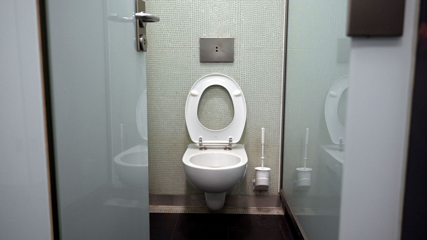 Ein 26-Jähriger filmte laut Gericht Frauen in einer Mannheimer Uni-Toilette bei der Notdurft, griff eine Joggerin an und entblöß