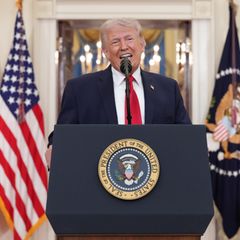 König ohne Ballsaal – Trump zieht konfusen Vergleich zu Jesus