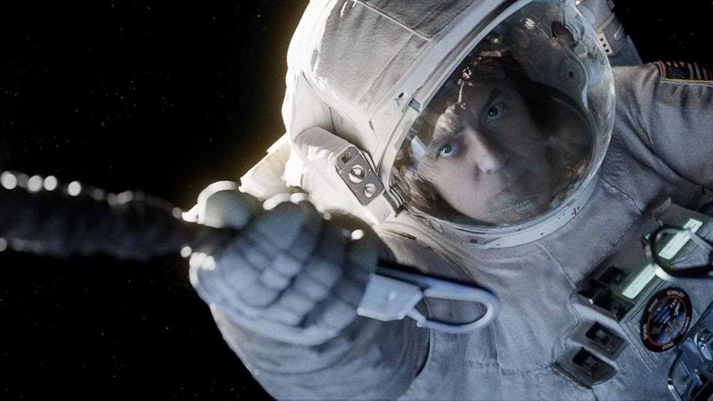 Filmszene aus „Gravity“ mit George Clooney