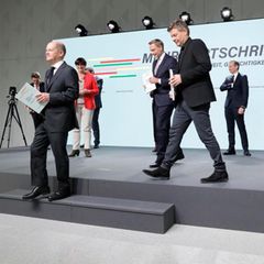 Die Ampel-Politiker stellen ihren Koalitionsvertrag vor